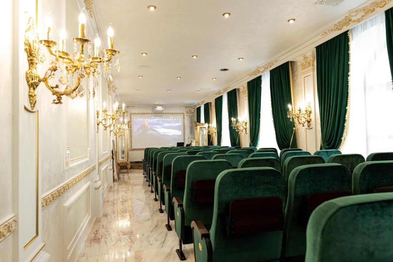 Royal Palace Luxury And